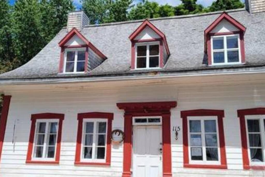Om Chalet 1 Avec Spa Face Au Fleuve Saint-Jean Exteriér fotografie